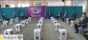 توزیع بسته‌های لوازم‌تحریر بین دانش‌آموزان مناطق محروم استان یزد توسط ستاد اجرایی فرمان امام