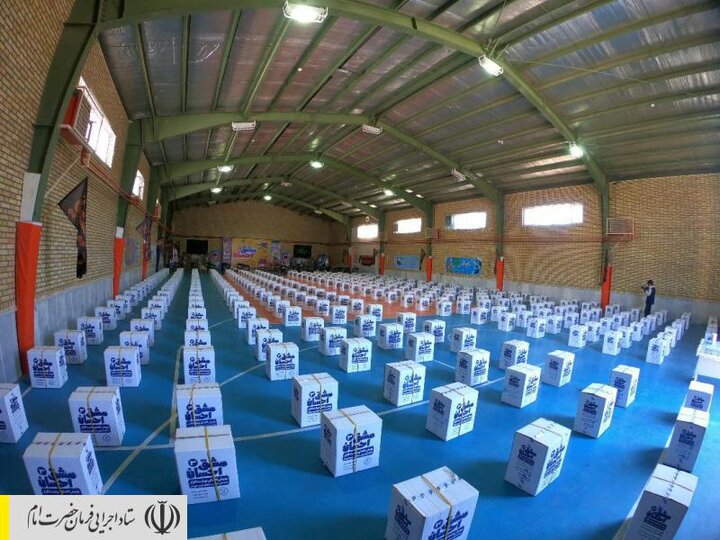 توزیع بسته‌های لوازم‌تحریر بین دانش‌آموزان مناطق محروم خراسان جنوبی توسط ستاد اجرایی فرمان امام