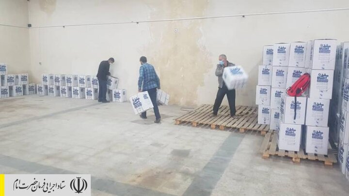 توزیع بسته‌های لوازم‌تحریر بین دانش‌آموزان مناطق محروم زنجان توسط ستاد اجرایی فرمان امام