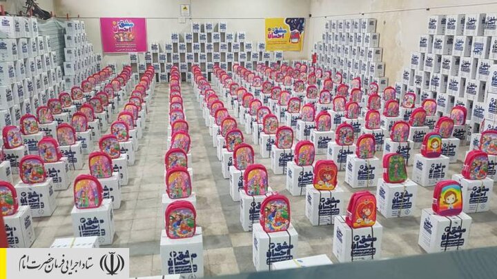 توزیع بسته‌های لوازم‌تحریر بین دانش‌آموزان مناطق محروم زنجان توسط ستاد اجرایی فرمان امام