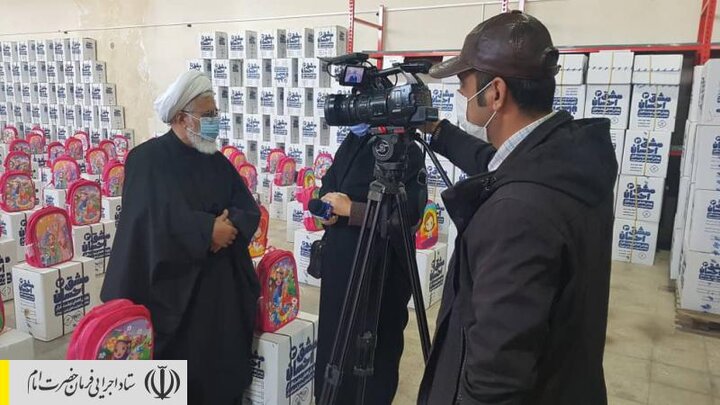 توزیع بسته‌های لوازم‌تحریر بین دانش‌آموزان مناطق محروم زنجان توسط ستاد اجرایی فرمان امام