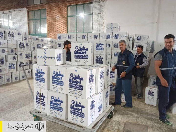توزیع بسته‌های لوازم‌تحریر بین دانش‌آموزان مناطق محروم استان ایلام توسط ستاد اجرایی فرمان امام