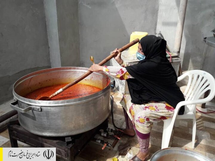 طبخ و توزیع 5 میلیون پرس غذای گرم در مناطق محروم کشور توسط ستاد اجرایی فرمان امام