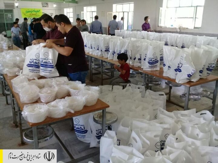 طبخ و توزیع 5 میلیون پرس غذای گرم در مناطق محروم کشور توسط ستاد اجرایی فرمان امام