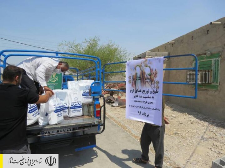طبخ و توزیع غذای گرم در مناطق محروم استان بوشهر توسط ستاد اجرایی فرمان امام