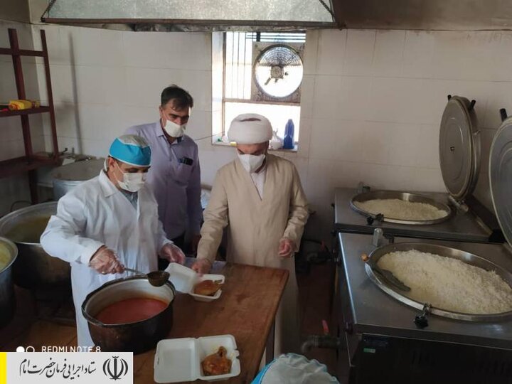 طبخ و توزیع غذای گرم در مناطق محروم استان ایلام توسط ستاد اجرایی فرمان امام