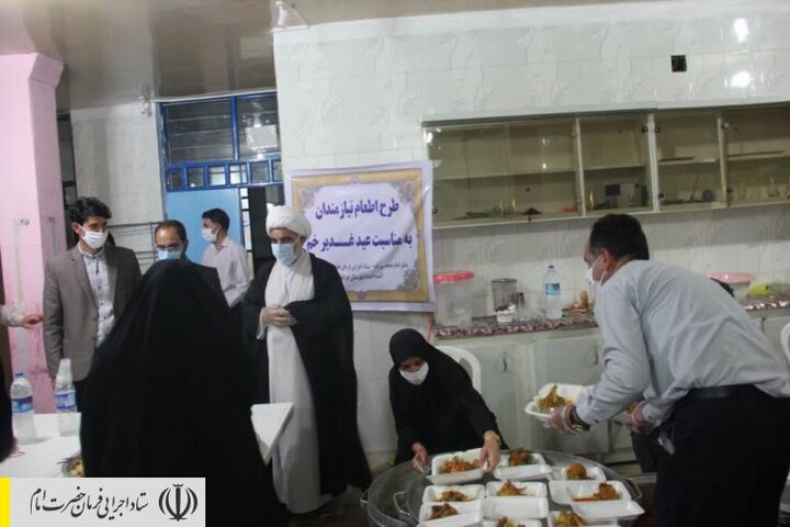 طبخ و توزیع غذای گرم در مناطق محروم استان ایلام توسط ستاد اجرایی فرمان امام