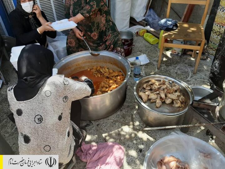 طبخ و توزیع غذای گرم در مناطق محروم استان ایلام توسط ستاد اجرایی فرمان امام