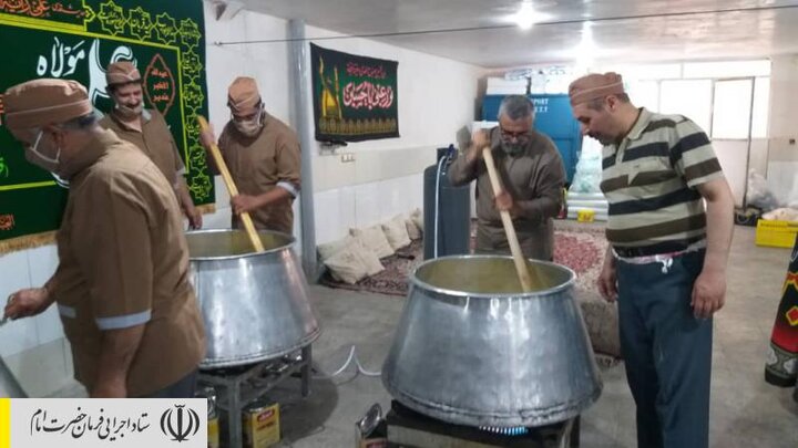 طبخ و توزیع غذای گرم در مناطق محروم استان لرستان توسط ستاد اجرایی فرمان امام