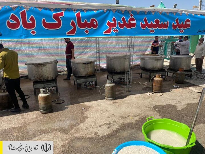 طبخ و توزیع غذای گرم در مناطق محروم استان کرمانشاه توسط ستاد اجرایی فرمان امام