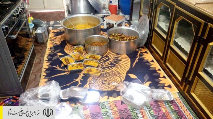 طبخ و توزیع غذای گرم در مناطق محروم استان هرمزگان توسط ستاد اجرایی فرمان امام