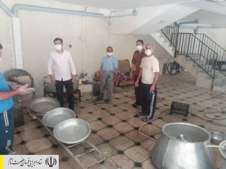 طبخ و توزیع غذای گرم در مناطق محروم استان همدان توسط ستاد اجرایی فرمان امام