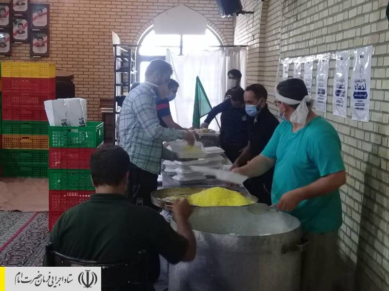 طبخ و توزیع غذای گرم در مناطق محروم استان اصفهان توسط ستاد اجرایی فرمان امام
