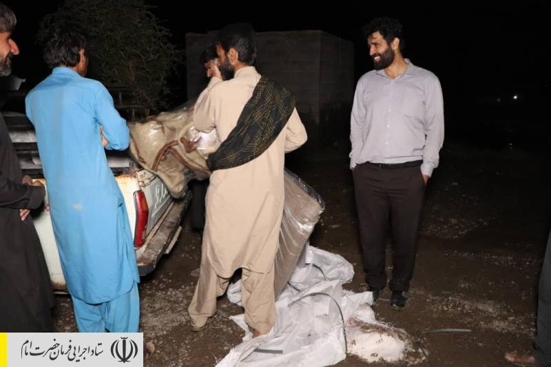 توزیع پتو در مناطق سیل زده کرمان توسط نیروهای جهادی ستاد اجرایی فرمان امام