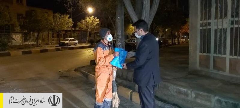 توزیع اقلام بهداشتی ضدکرونایی بین پاکبانان کرمان، توسط نیروهای جهادی ستاد اجرایی فرمان امام