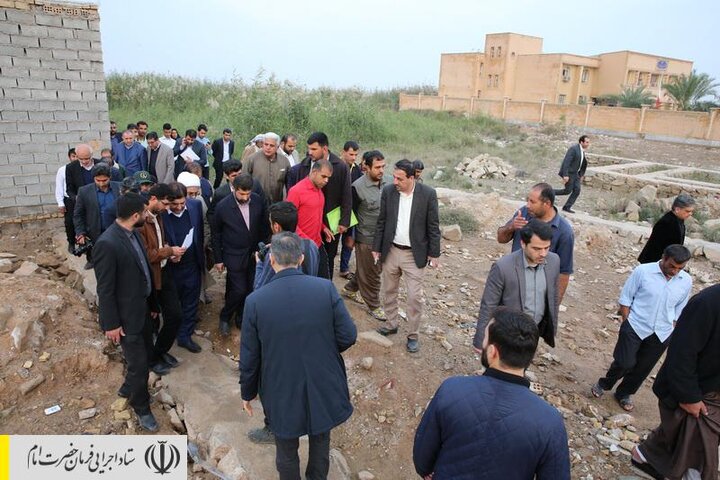 حضور رئیس ستاد اجرایی فرمان امام در میان مردم منطقه سیل‌زده کوت عبدالله و شنیدن درد دل‌های آنان