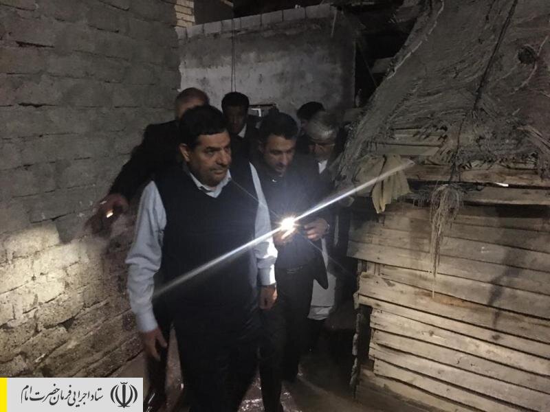 حضور رئیس ستاد اجرایی فرمان امام در مناطق سیل‌زده سیستان و بلوچستان و گفتگو با مردم آسیب‌دیده