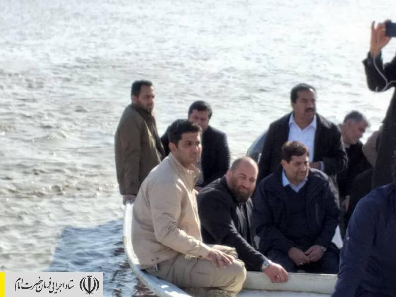 محمد مخبر رئیس ستاد اجرایی فرمان امام در دومین روز سفر خود به سیستان و بلوچستان از روستاهای سیل‌زده چابهار و کنارک بازدید و با مردم این مناطق دیدار و گفتگو کرد.  مخبر که از عصر دیروز وارد چابهار شده