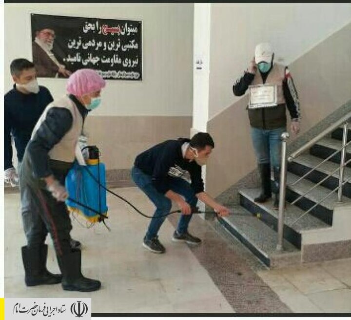 به منظور مقابله با کرونا، نیروهای جهادی همکار ستاد اجرایی فرمان امام در استان گلستان اقدام به راه اندازی کارگاه های تولید ماسک بهداشتی کردند.