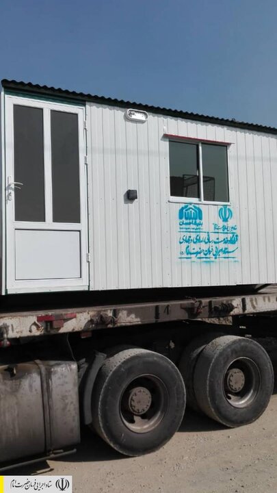 آغاز ارسال ۱۰۰ کانکس به دستور رئیس ستاد اجرایی فرمان امام جهت اسکان اضطراری زلزله زدگان آذربایجان شرقی