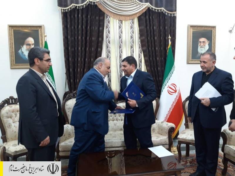 امضای تفاهمنامه بین ستاد اجرایی فرمان حضرت امام (ره) و استانداری کرمانشاه برای ایجاد ۱۵ هزار فرصت شغلی