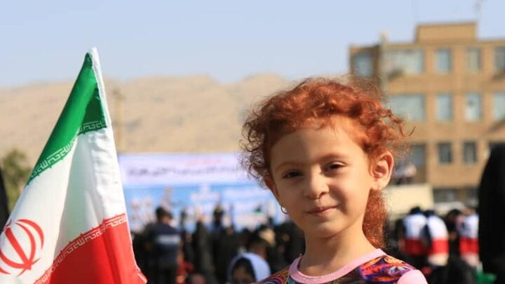 برگزاری همایش پیاده روی خانوادگی در منطقه سیل زده پلدختر