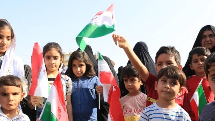 برگزاری همایش پیاده روی خانوادگی در منطقه سیل زده پلدختر