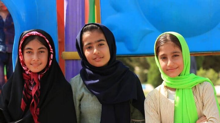 برگزاری همایش پیاده روی خانوادگی در منطقه سیل زده پلدختر