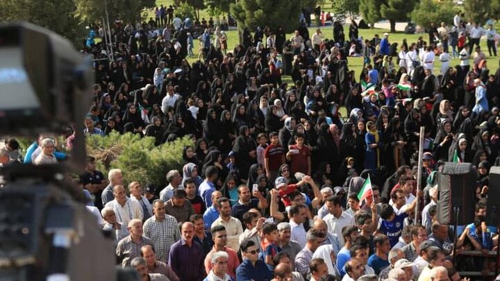 برگزاری همایش پیاده روی خانوادگی در منطقه سیل زده پلدختر