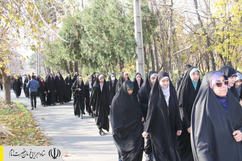 بازدید گروهی از دانش آموزان نخبه کشور از نمایشگاه دائمی ستاد اجرایی فرمان امام