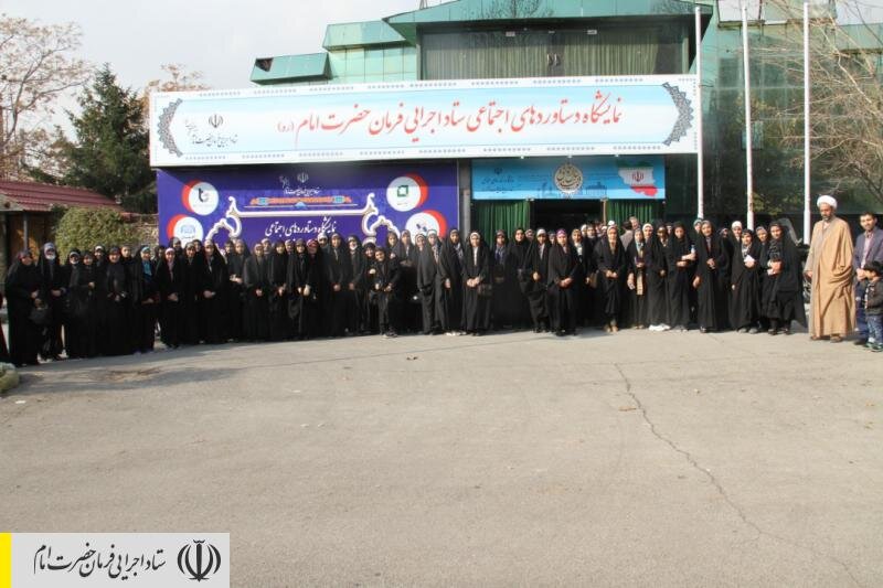 بازدید گروهی از دانش آموزان نخبه کشور از نمایشگاه دائمی ستاد اجرایی فرمان امام