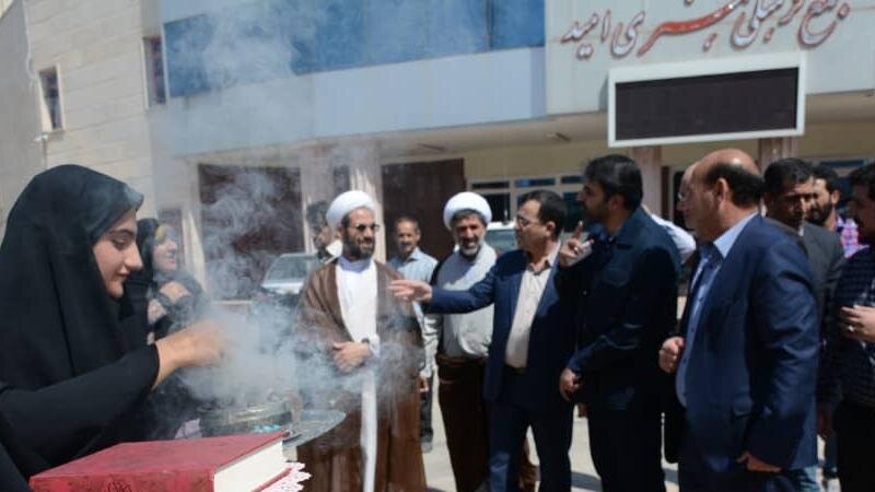 توزیع 200 بسته لوازم خانگی اهدایی شیعیان ترکمان عراق به مردم سیل زده لرستان توسط ستاد اجرایی فرمان حضرت امام (ره)