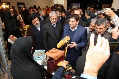 بازدید رئیس ستاد اجرایی فرمان حضرت امام (ره) از نمایشگاه طرح های اشتغالزایی در گلوگاه