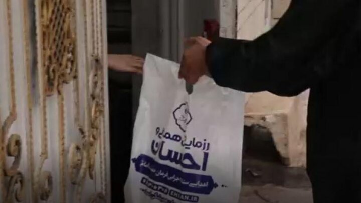 نیروهای جهادی ستاد اجرایی فرمان امام در کنار سیل‌زدگان خوزستان