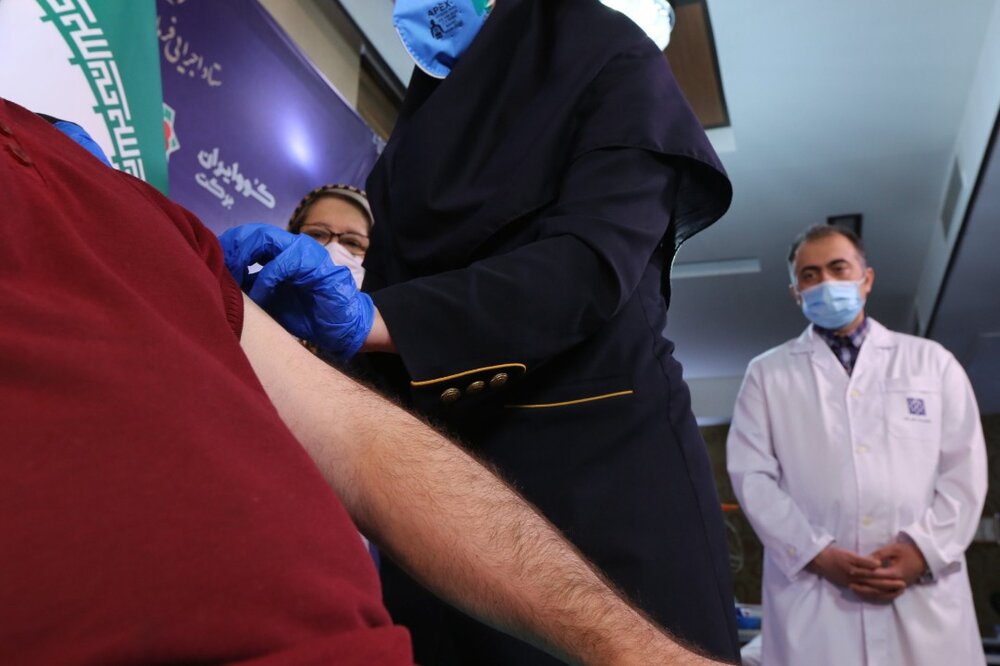 آغاز تزریق "واکسن ایرانی کرونا"ی ستاد اجرایی فرمان امام به دومین گروه از داوطلبان

