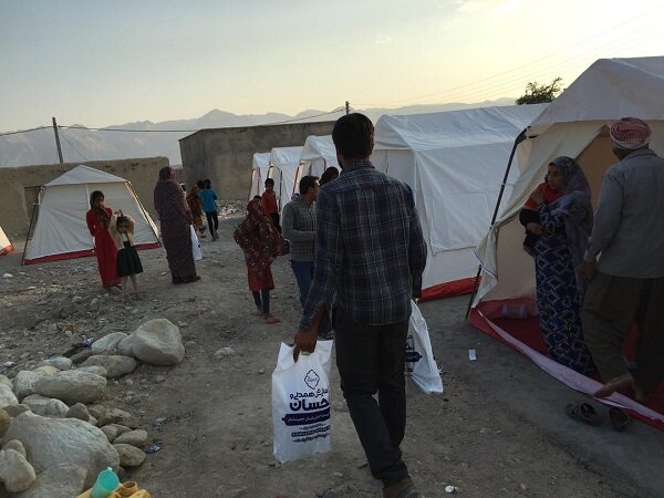 پخت و توزیع تعداد 9600 پرس غذا گرم از سوی گروه جهادی همکار ستاد / استان هرمزگان