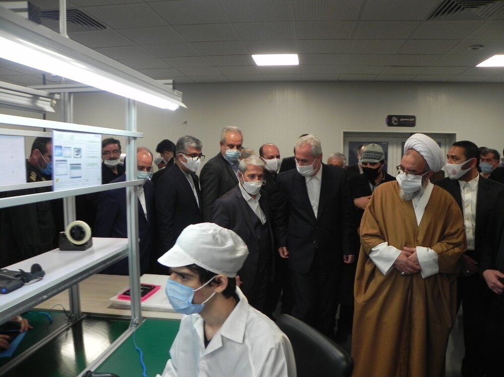 راه‌اندازی کارخانه تولید تبلت ایرانی در مراغه توسط ستاد اجرایی فرمان امام با ظرفیت تولید ۳۰۰ هزار تبلت در سال
