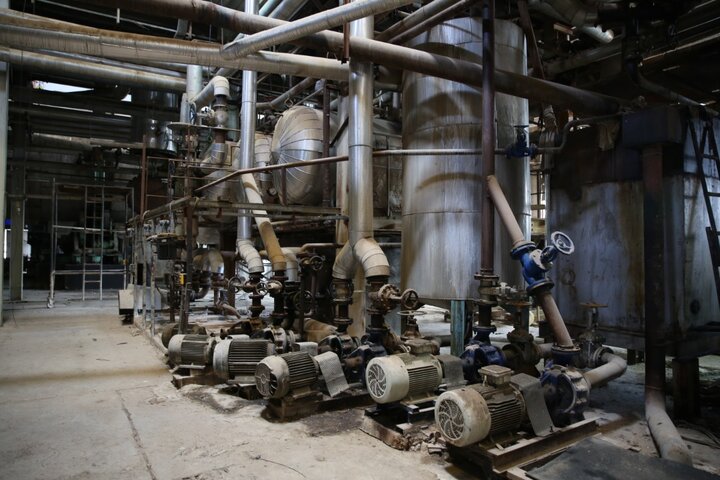 دستور رئیس ستاد اجرایی فرمان امام برای احیا و کمک به راه‌اندازی دو کارخانه تعطیل‌شده آب‌معدنی سی‌سخت و قند یاسوج