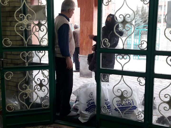 توزیع بسته های پروتئینی بمناسبت اعیاد شعبانیه و چهارشنبه آخر سال