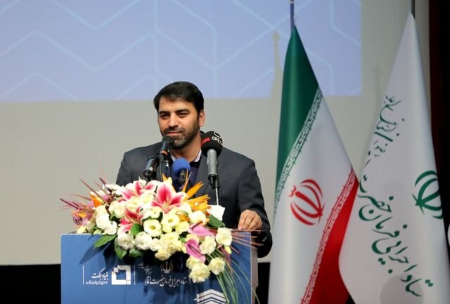 گزارش خبر ۱۴ از آغاز پرداخت خسارت به منازل آسیب دیده از زلزله در سی سخت به همت بنیاد برکت ستاد اجرایی فرمان امام