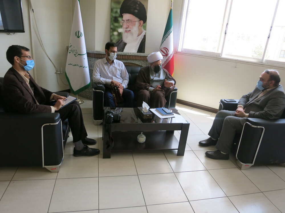 حضور حجت الاسلام والمسلمین رحمت الله اروجی مدیر کل سازمان تبلیغات اسلامی اصفهان در اداره کل ستاد اجرایی فرمان امام (ره)
