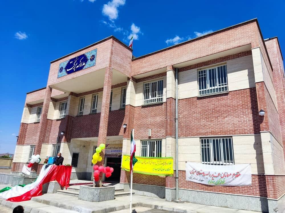آیین بهره برداری مدرسه شش کلاسه برکت آواز درمیان