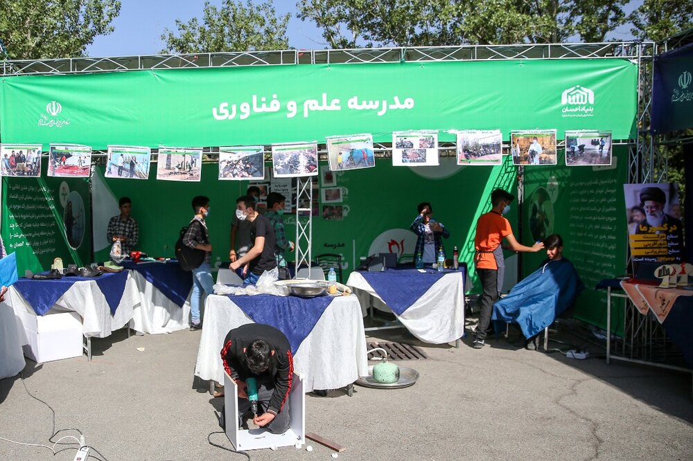 شناسایی و حمایت از ۲۰۰ هزار دانش‌آموز بازمانده از تحصیل در مناطق محروم کشور توسط ستاد اجرایی فرمان امام