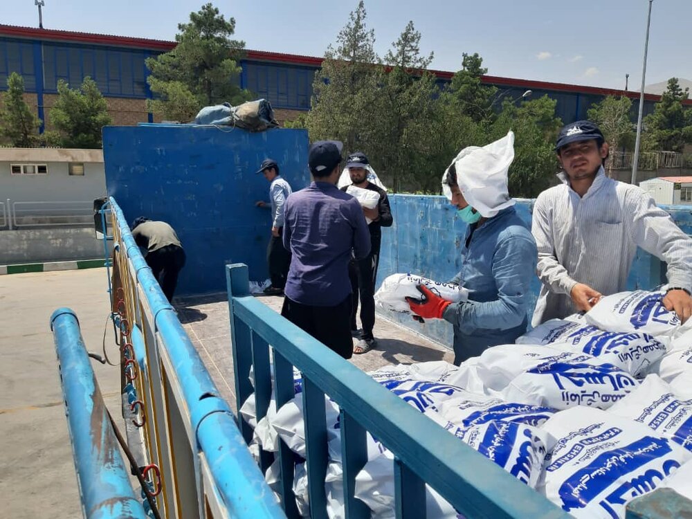 آغاز توزیع محموله ویژه ضدکرونایی ستاد اجرایی فرمان امام در استان سیستان و بلوچستان/ امضای تفاهم همکاری پیشرفت مناطق محروم با استانداری