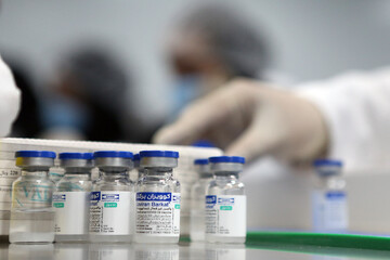 از حضور با دمپایی در خط تولید واکسن تا چسباندن برچسب برند با دست و ...