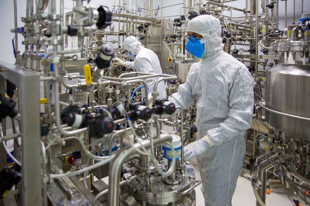 شمارش معکوس برای آغاز کارآزمایی بالینی "واکسن برکت" برای 12 تا 18 ساله‌ها / تولید بیش از 16 میلیون دوز از نخستین واکسن ایرانی کرونا