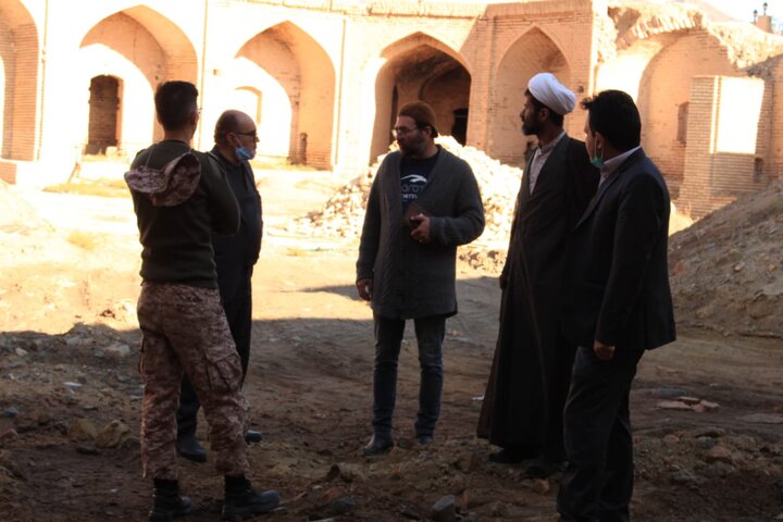 بازدید مدیر کل ستاد اجرایی فرمان امام(ره) از منطقه رباط پشت بادام استان یزد