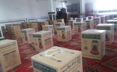 توزیع ۴۰۰ دستگاه وسایل گرمایشی بین خانواده های نیازمند در سیستان وبلوچستان