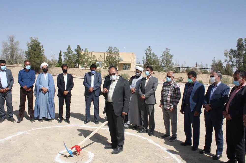 کلنگ احداث دبیرستان برکت صاحب الزمان (عج) روستای هرابرجان مروست  به زمین زده شد.