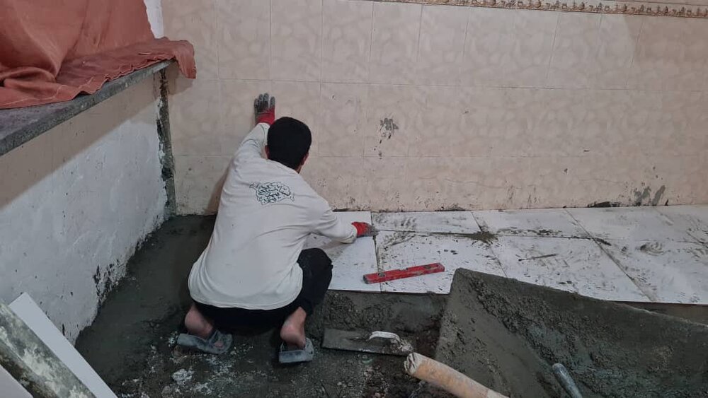 تعمیر و بازسازی منازل خانوارهای کم برخوردار شهر چغادک توسط جهادگران خانه احسان چغادک 
